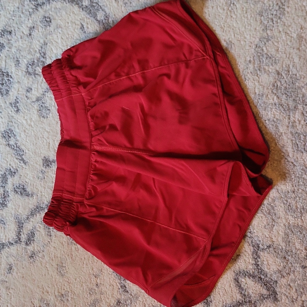 Lululemon Women's Hotty Hot High-Rise Lined Short 4" - Color: red - Size: 4